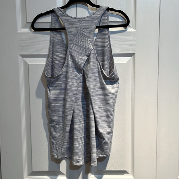 ❤️SOLD❤️Lululemon Essential Tank Pleated. Seriously Light Luon - Picture 4 of 10